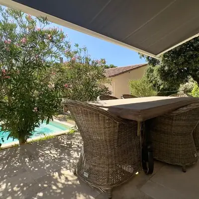 Les Lauriers Roses air-conditioned villa with garden and swimming pool