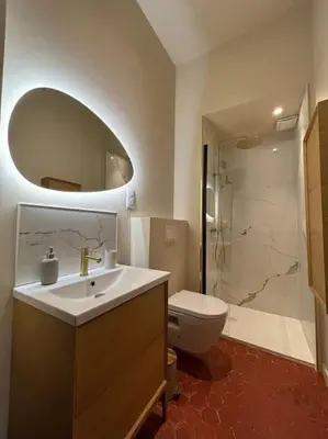 a bathroom with a sink and a toilet and a mirror at Splendide T2 au coeur d'Aix et du Cours Mirabeau in Aix-en-Provence