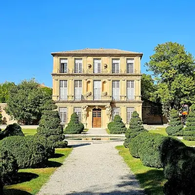 a large house with a driveway in front of it at Cocon provençal dans le centre historique in Aix-en-Provence