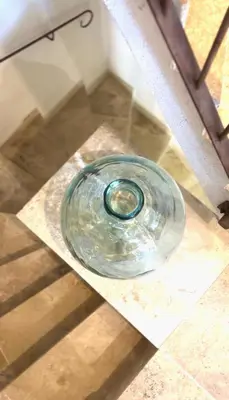 a glass bowl sitting on top of a floor at Villa du Tallagard in Salon-de-Provence