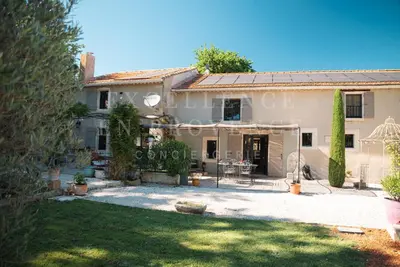 a house with a garden in front of it at Mas de l'air in Noves
