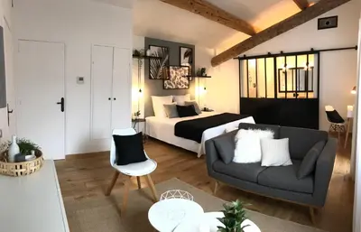 a living room with a bed and a couch at Le Cabanon de Marie in Saignon