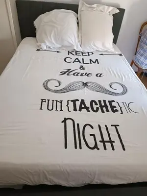 a bed with a sign that says keep calm and have a fullridge night at Ayoug Chambre Individuelle Chez Habitat in Carpentras
