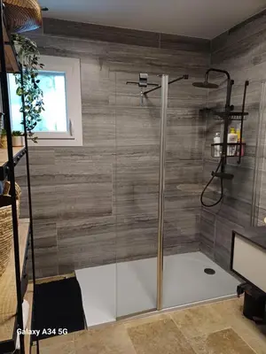 a shower with a glass door in a bathroom at La Maison de Papé et Mamé in LʼIsle-sur-la-Sorgue