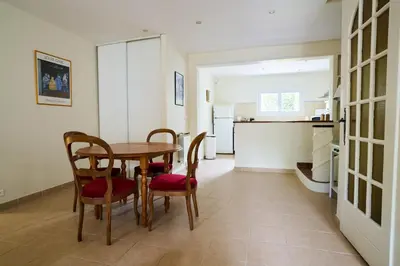 a kitchen and dining room with a table and chairs at Maison familiale avec jacuzzi, quartier calme in Avignon