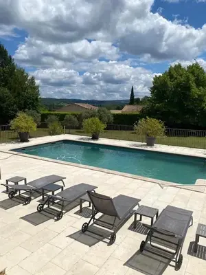a swimming pool with chairs in a yard at Villa spacieuse proche de Marseille avec jardin et piscine privée in La Tour-dʼAigues