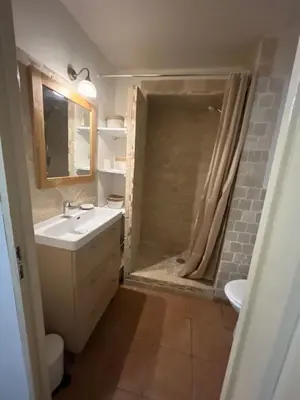 a bathroom with a sink and a shower at Le cocon d Elsa in LʼIsle-sur-la-Sorgue