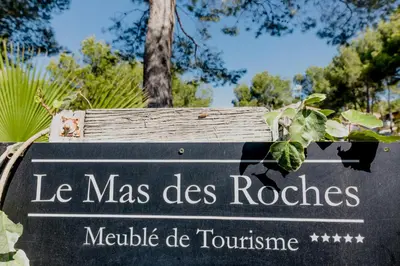 a sign that says le mass des roches at Villa Le Mas des Roches à 15mn airport Marseille in Velaux