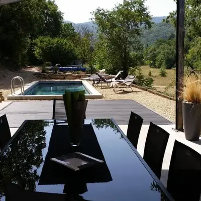 Menerbes Luberon maison moderne clim piscine