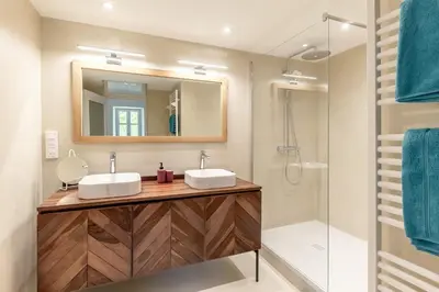 a bathroom with two sinks and a shower at Oasis de Gordes in Gordes