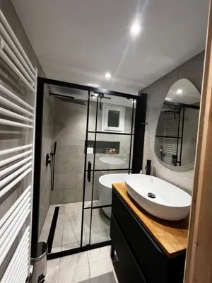 a bathroom with a white sink and a shower at Gîte de charme pour 6 personnes à Apt in Apt