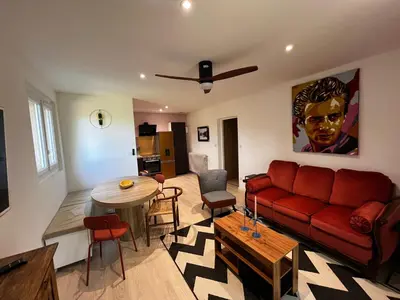 a living room with a red couch and a table at Gîte de charme pour 6 personnes à Apt in Apt