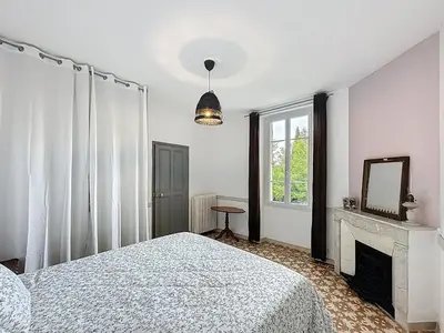 a kitchen and dining room with a table and chairs at les gites de la Fée in Cavaillon