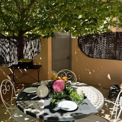 Maison Jasmin in the city center with parking space and terrace