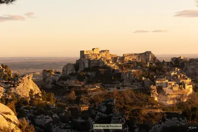 a city on top of a mountain at sunset at Studio dans le Luberon in Céreste