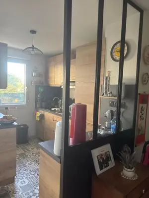 a kitchen with wooden cabinets and a large mirror at Chambre chez habitant résidence piscine in Carpentras