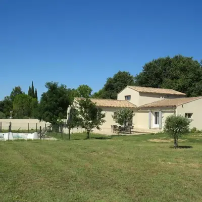 Maison face au Luberon avec piscine - 5 Chambres