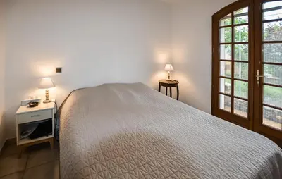 a bedroom with a large bed and two windows at Amazing Home In Beaumont-De-Pertuis in Beaumont-de-Pertuis