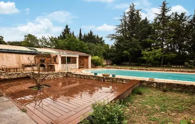 a house with a swimming pool in the yard at Amazing Home In Beaumont-De-Pertuis in Beaumont-de-Pertuis