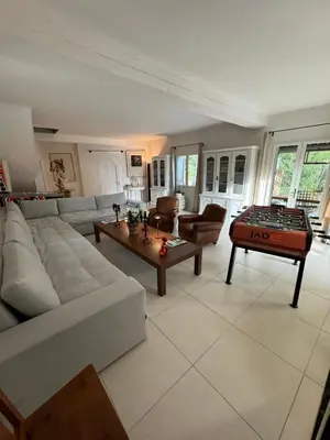 a living room with a couch and a table at Les Feuilleres in LʼIsle-sur-la-Sorgue