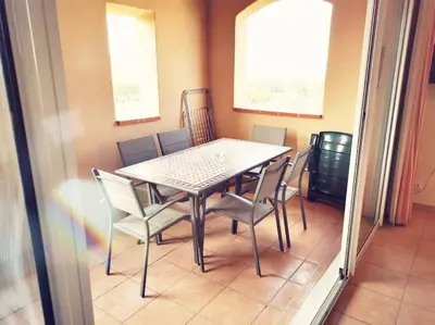 a dining room table and chairs in a room at Petit cocon en Provence in Mallemort