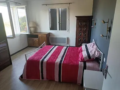 a bedroom with a bed with a red and striped blanket at Véritable maison de campagne nouvellement rénovée au pied du Lubéron in Cheval-Blanc