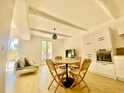 a kitchen and dining room with a table and chairs at Appartement de standing dans une bastide Aixoise in Aix-en-Provence