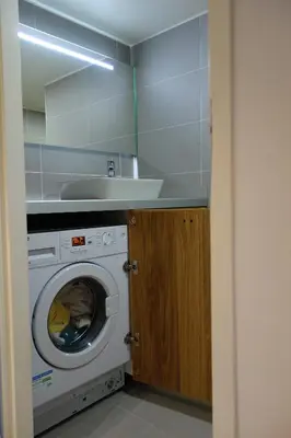 a laundry room with a washing machine and a sink at Madehouse - T3 indépendant-Piscine-Centre ville Aix à pied-Stationnement gratuit dans la rue in Aix-en-Provence