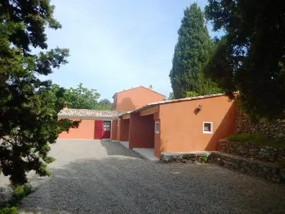an orange building with a driveway in front of it at Aix en Provence charmante villa piscine cadre verdoyant 6 personnes in Aix-en-Provence