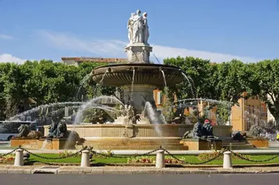 a water fountain in a park with a statue at La Rotonde - Magnifique Appartement climatisé avec parking in Aix-en-Provence