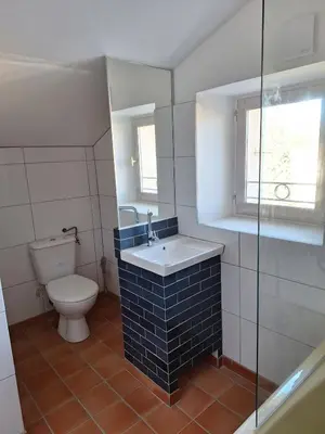 a bathroom with a sink and a toilet at La Maison Cassée in Malemort-du-Comtat