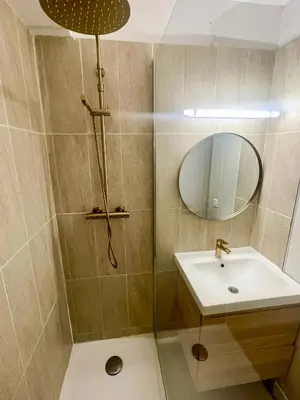 a bathroom with a sink and a mirror at Studio Coconing Aix-en-Provence in Aix-en-Provence