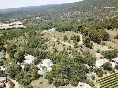 an aerial view of a estate with a vineyard at Maison de vacances avec piscine privative, Oustau des Oliviers vue dominante Colorado provençal in Rustrel