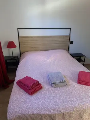 a bed with two towels on top of it at Gîte Lavande Luberon in Saint-Saturnin-les-Apt