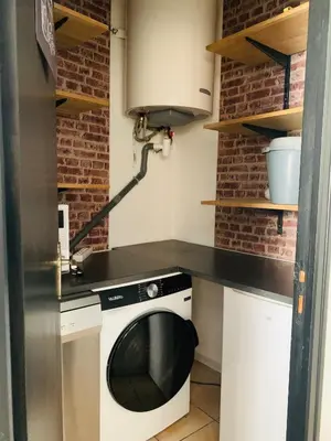 a kitchen with a washer and dryer in a room at Le Nid Provençal in Lambesc
