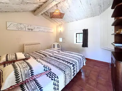 a bedroom with a bed in a room at Le Chant des Bories in Gordes