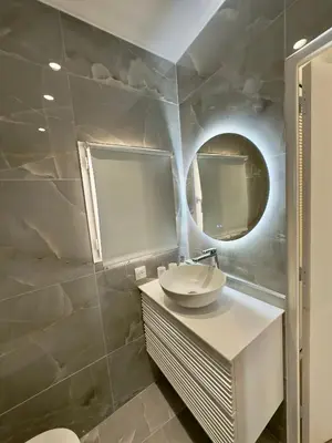 a bathroom with a sink and a mirror at Centre Historique Appartement Climatisé avec terrasse in Aix-en-Provence