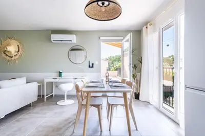 a dining room with a table and chairs at Tropiques en Provence in Morières-lès-Avignon