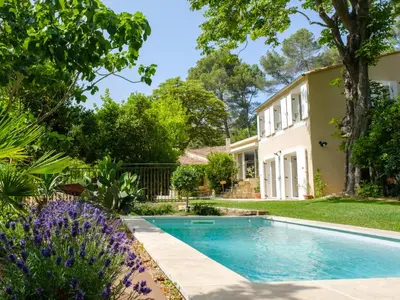 a backyard with a swimming pool and trees at Villa Hélène in Aix-en-Provence