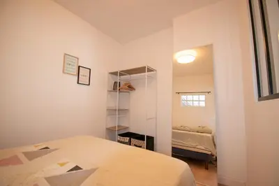a bedroom with a bed and a mirror at Cosy et lumineux - hyper centre - wifi in Aix-en-Provence
