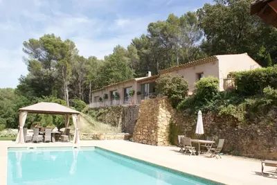 a villa with a swimming pool and a house at L'Irisciabella in Lourmarin