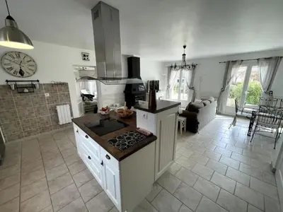 a kitchen with a stove top island in a room at Le petit paradis au cœur du Luberon in Saint-Saturnin-les-Apt