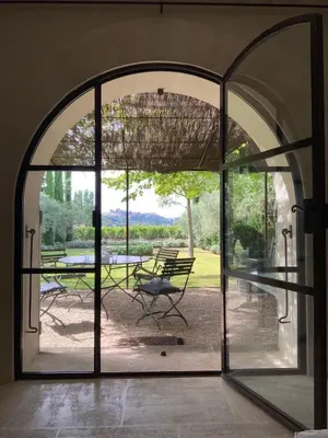 an open door to a patio with a table and chairs at La Cour Intérieure Ménerbes in Ménerbes