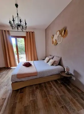 a bedroom with a bed and a chandelier at Nel Home in Mazan