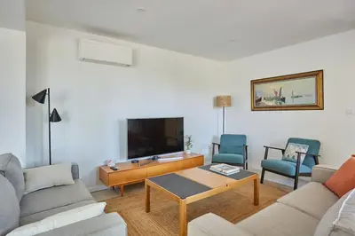 a living room with a couch and a tv at Le Bastidon, Aix en Pce proche centre, climatisé, 4 chambres in Aix-en-Provence