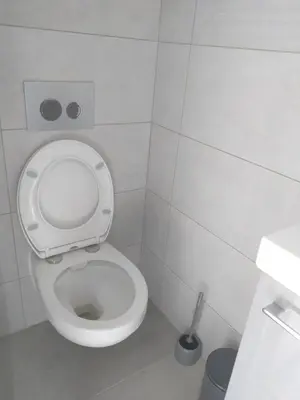 a bathroom with a toilet with the lid up at 2 Voyageurs - 1 Lit - Proche de toutes commodités in Peyrolles-en-Provence