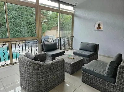 a living room with two chairs and a table at Paradise Corner in LʼIsle-sur-la-Sorgue