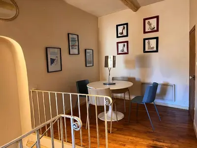 a room with a table and chairs in a room at Maison de ville avec rooftop vue sur le Ventoux in Monteux