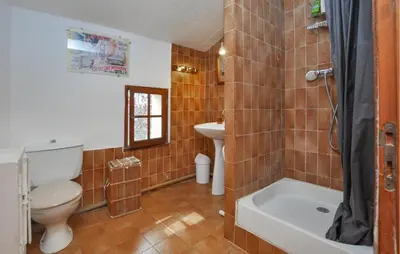 a bathroom with a toilet and a sink and a tub at Stunning Home In Vacheres in Vachères