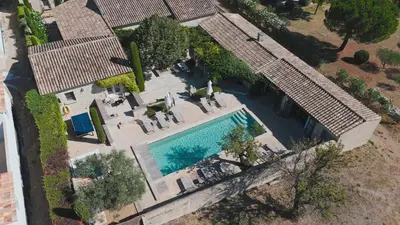 an aerial view of a house with a swimming pool at Mas Naste in Eygalières